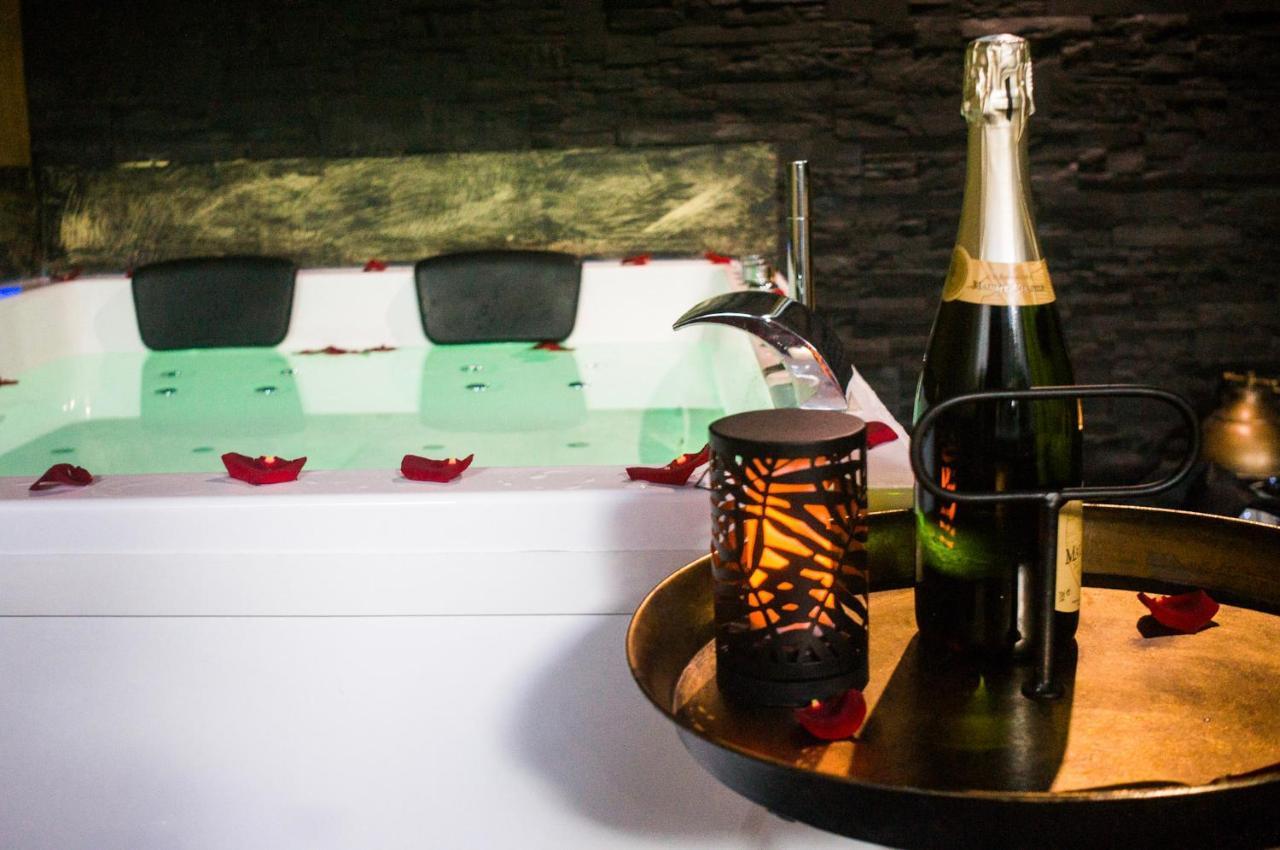 Love Suites & Spa "Le Loft" Avec Jacuzzi Privatif Medis Екстер'єр фото